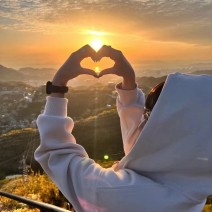 小红书批改红笔行为违法吗？如何举报与处理指南，批改红笔小红书违法吗怎么举报